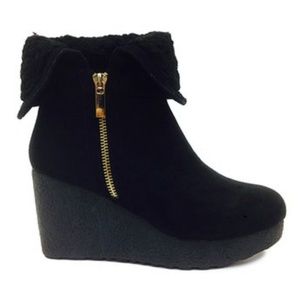 Sued Wedge Booties